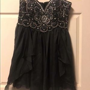 Short formal, black dress.   Zipper back